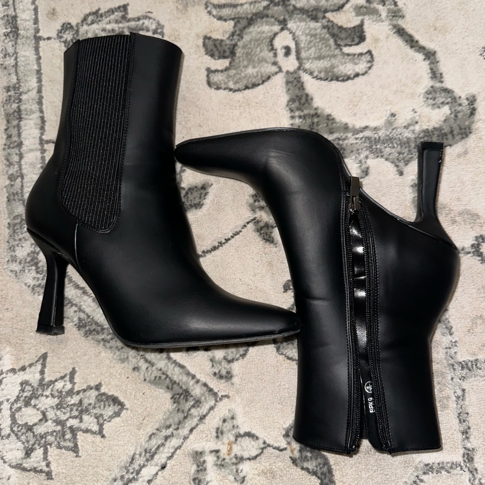 Black heeled boots